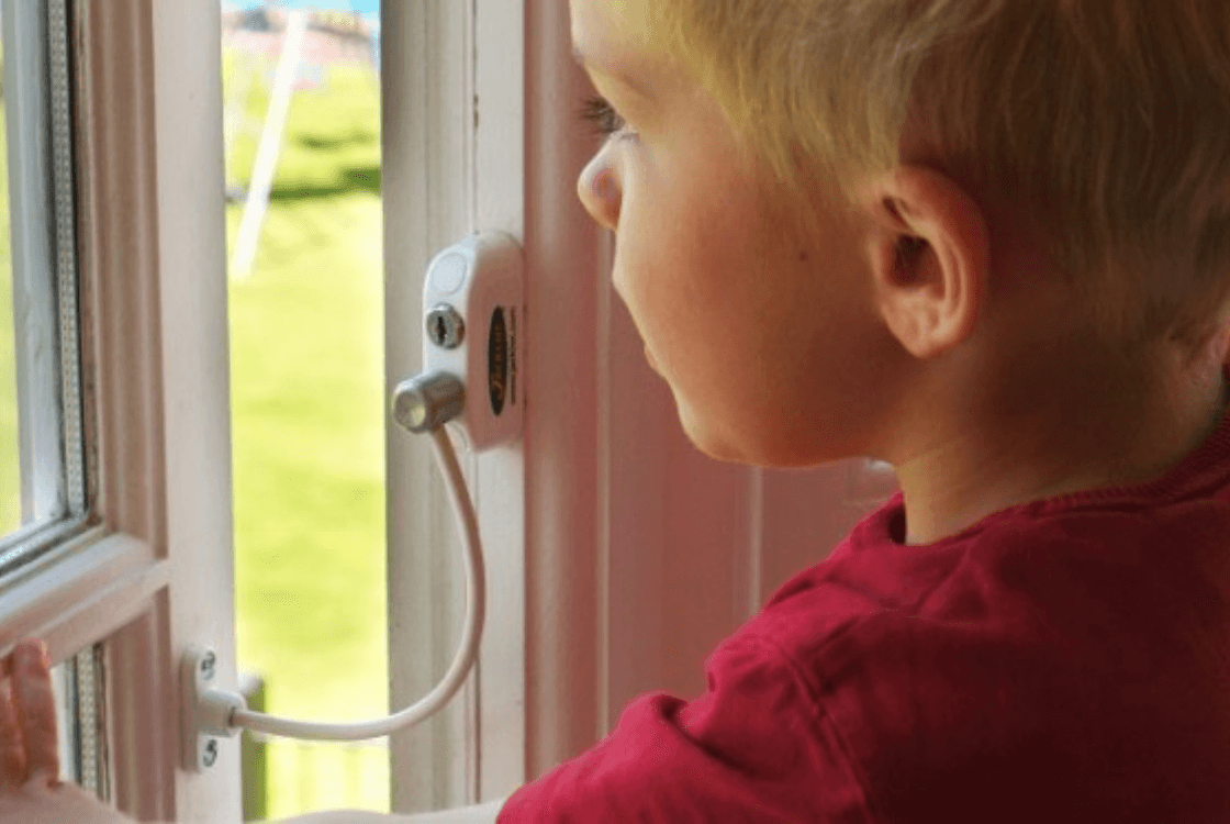 Как установить детский замок на окна? Фото 2