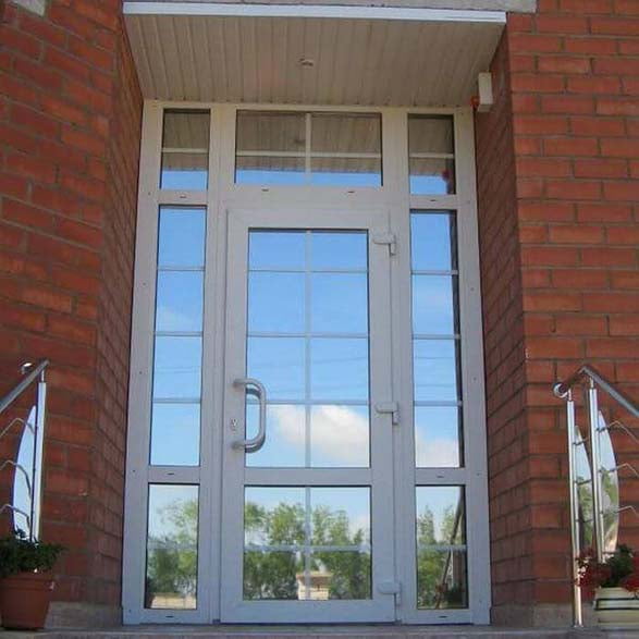 Входные двери REHAU фото